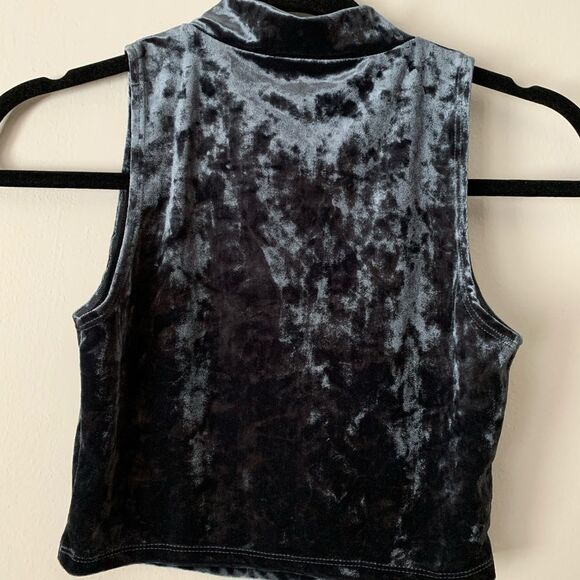 Forever 21 blue velour cropped top, stand up collar, great condition, size S/P - Picture 3 of 4